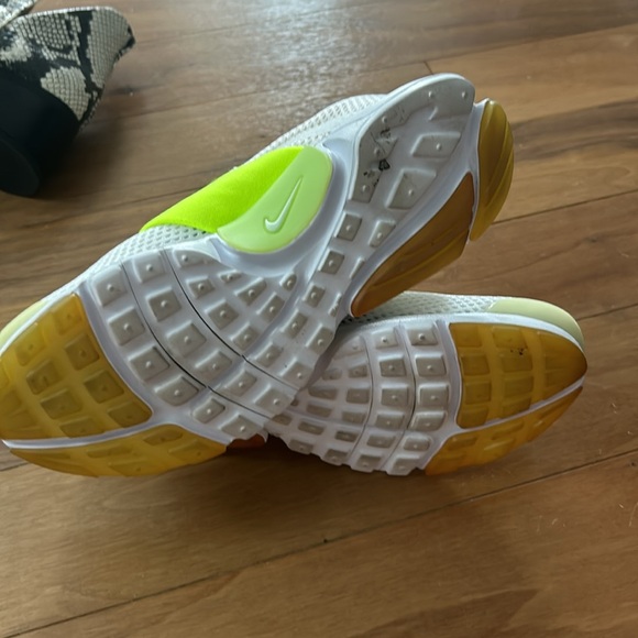 NWOT! Nike Presto Slip On yellow and White Size 4Y! - Picture 5 of 5